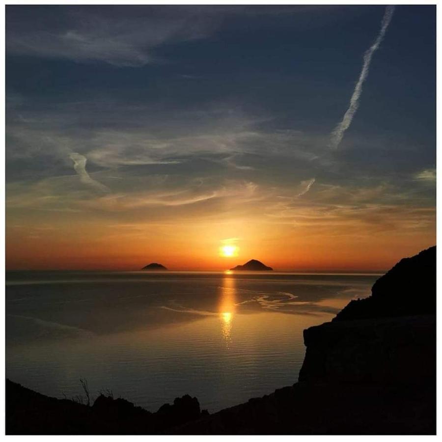 Lipari Centro Storico Flat 6 Mins From Port Apartment Bagian luar foto
