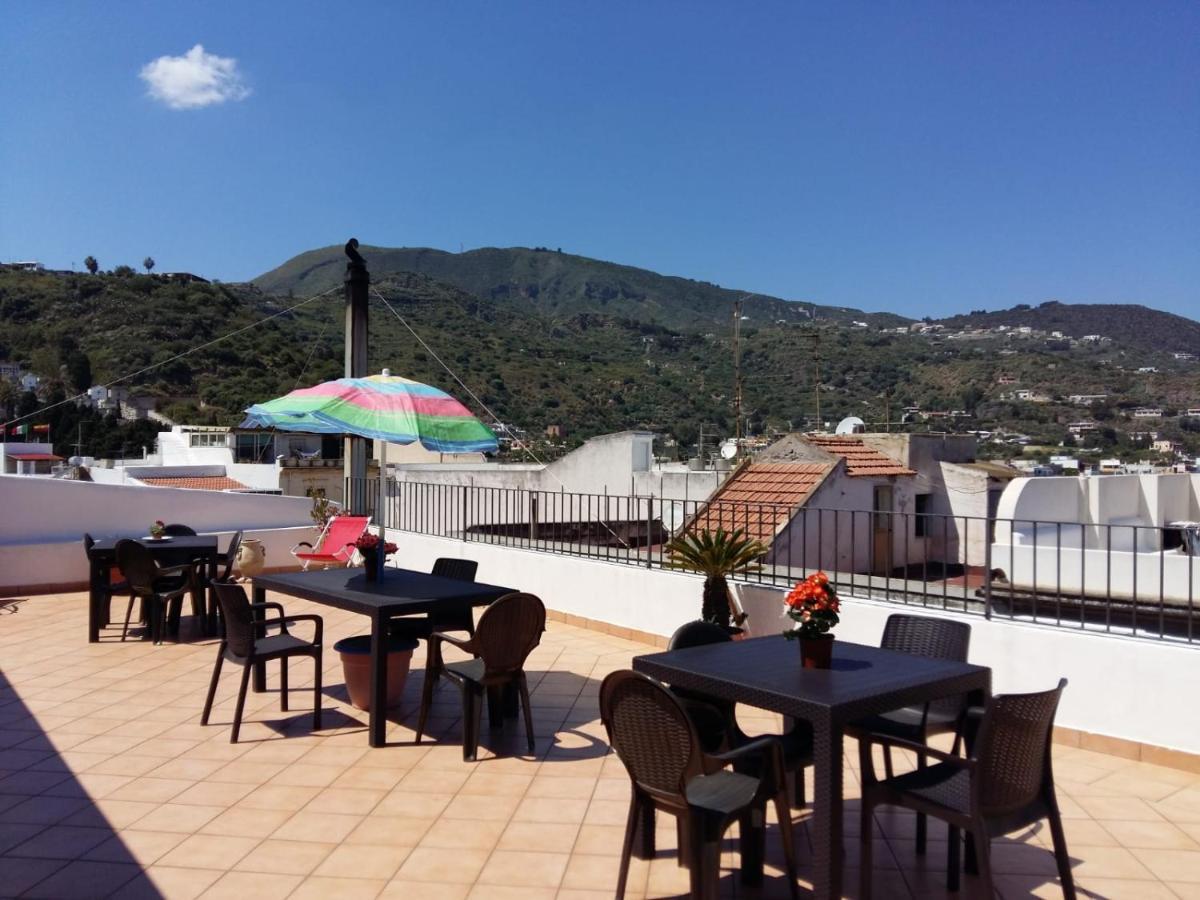 Lipari Centro Storico Flat 6 Mins From Port Apartment Bagian luar foto
