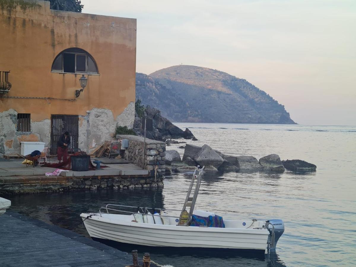 Lipari Centro Storico Flat 6 Mins From Port Apartment Bagian luar foto
